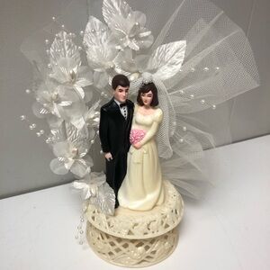 VTG 1986 Bake Crafts Bride and Groom Wedding Cake Topper with Plastic Bottom 10”